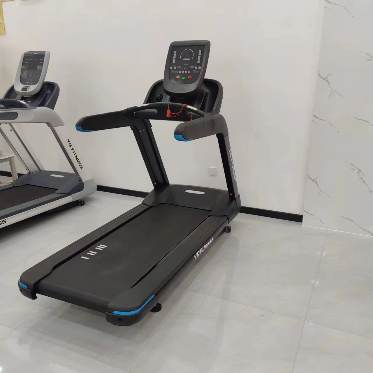Professional Commercial Gym Us - مراجعة Quality Running Gear وسعره